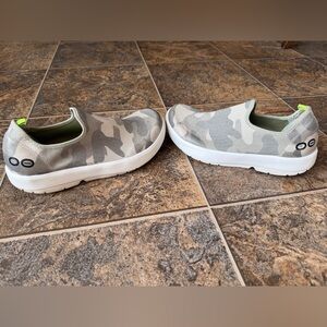 OOFOS OOmg eeZee Low LTD Camo Slip On Shoes Sneaker Women’s Size 9/40